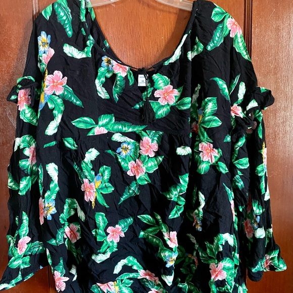 Plus Floral Blouse - Picture 1 of 8